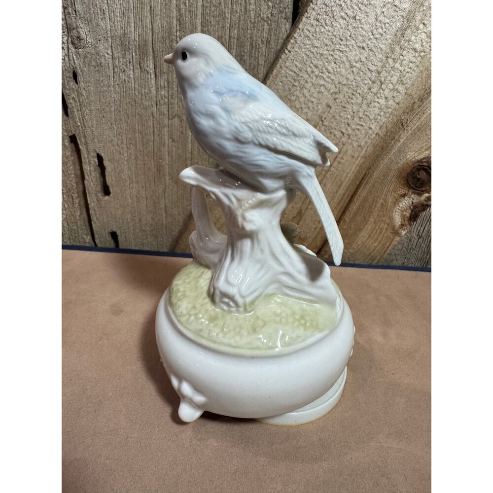 Small Wonders Jamestown Blue Bird Music Box Spins While Playing Music
